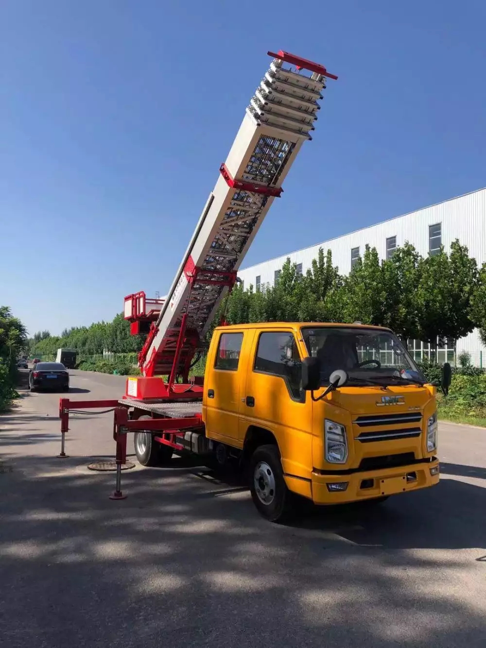 三明三元附近的云梯车出租服务：轻松解决高空作业需求